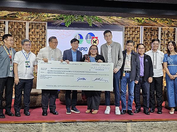 OceanaGold remits its first payment of PhP1.1 billion additional government share