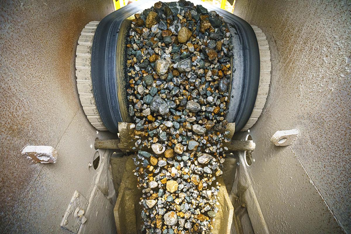 GOLD PRICES BOOST METALLIC MINERAL PRODUCTION VALUE