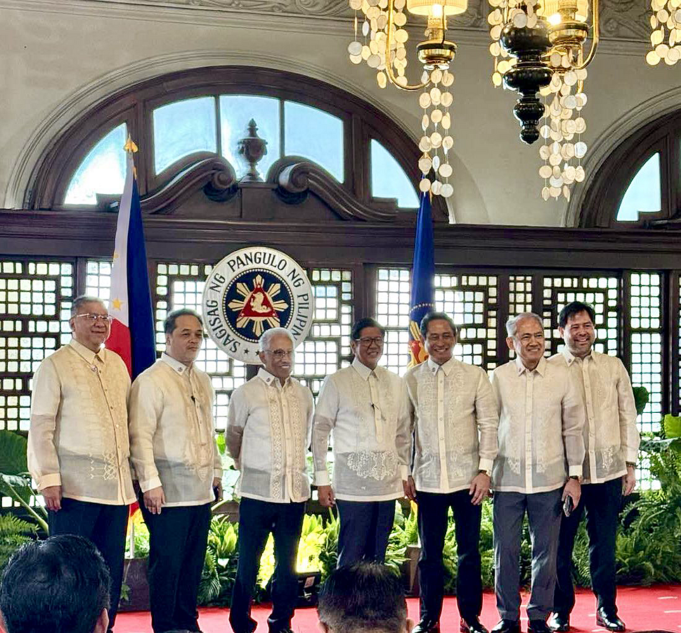 Marcos signs new fiscal regime for large-scale mining